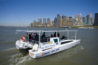 Solarboot_vor_New_York_1